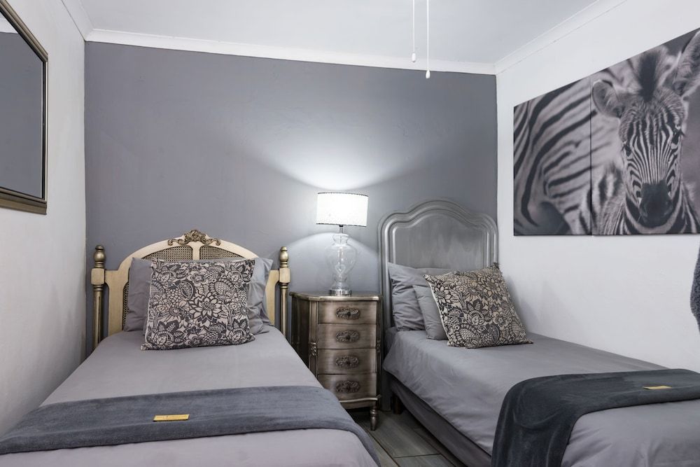 Ama Zulu Guesthouse and Safaris Deluxe Apartment 5