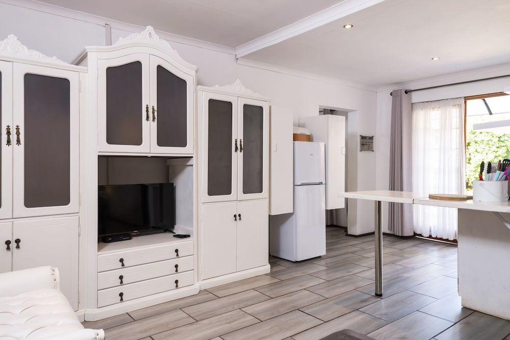 Ama Zulu Guesthouse and Safaris Deluxe Apartment 10