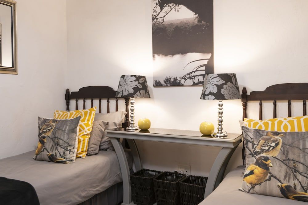 Ama Zulu Guesthouse and Safaris Deluxe Apartment 4