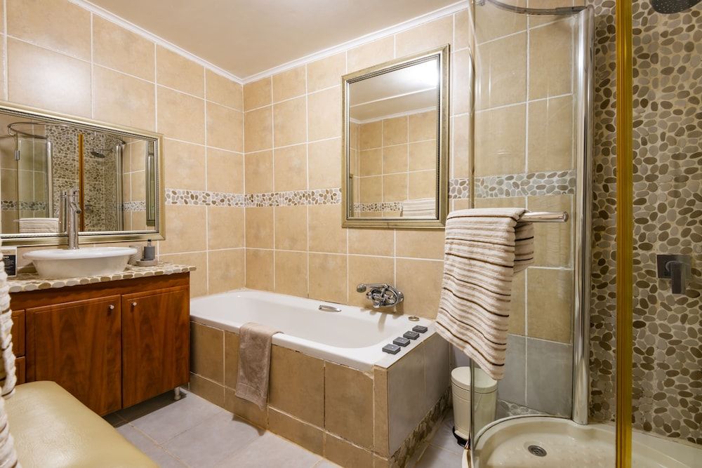 Ama Zulu Guesthouse and Safaris Family Suite 13