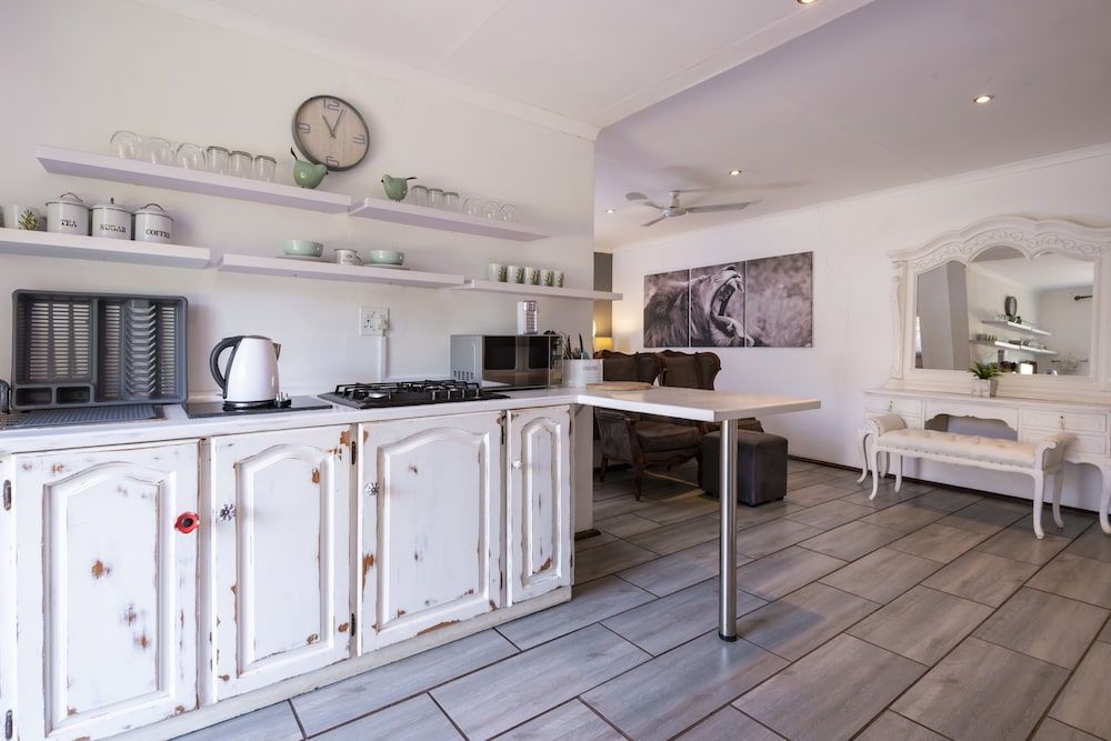 Ama Zulu Guesthouse and Safaris Deluxe Apartment 7