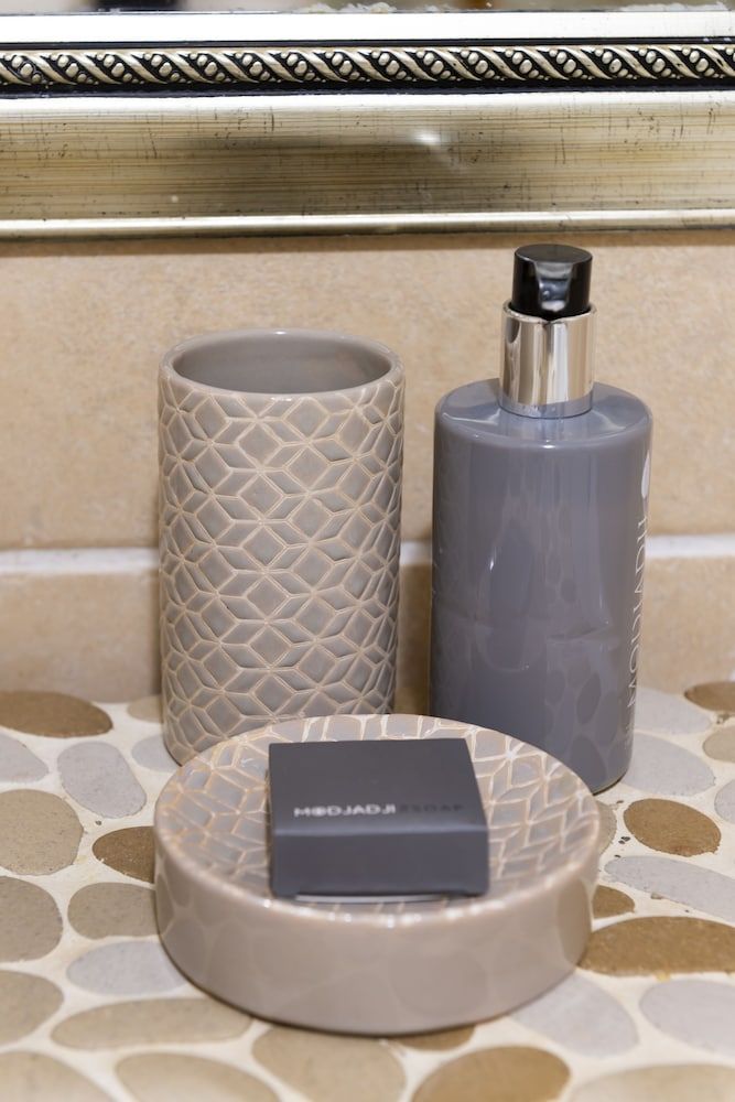 Ama Zulu Guesthouse and Safaris Family Suite 15