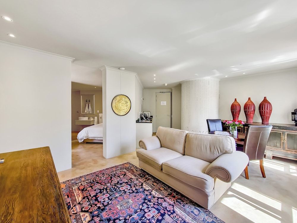 Rouge on Rose Boutique Hotel Deluxe Suite with kitchenette (B+B) 4