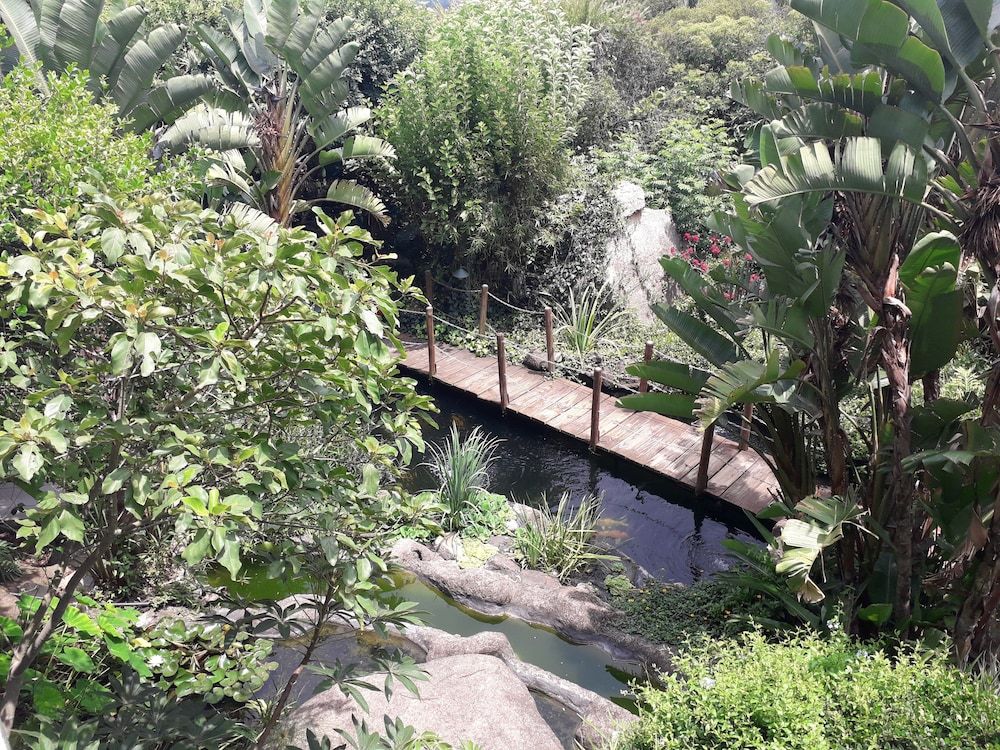 Jorn's Gastehaus Panoramic Studio Suite, 1 King Bed, Jetted Tub, Mountain View 6