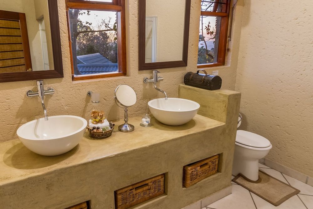 Jorn's Gastehaus Panoramic Studio Suite, 1 King Bed, Jetted Tub, Mountain View 7