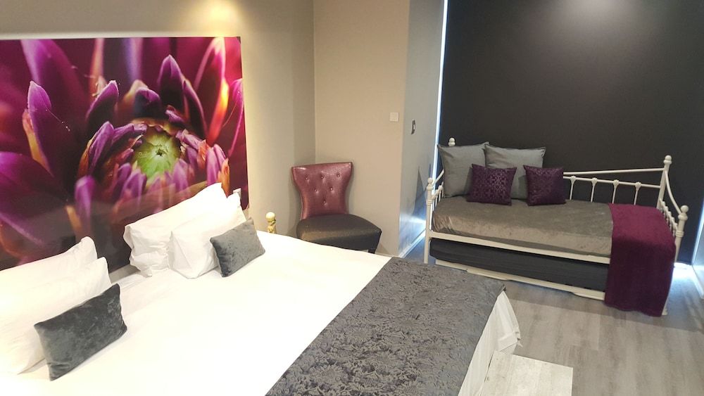 Chill Pepper Boutique Hotel Family Room, 1 King Bed with Sofa bed 5