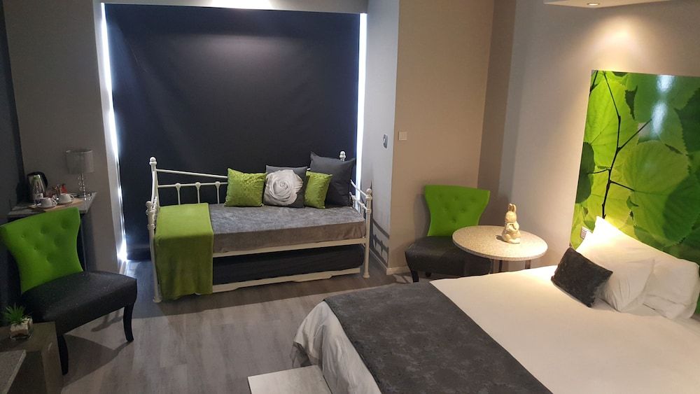 Chill Pepper Boutique Hotel Family Room, 1 King Bed with Sofa bed 3