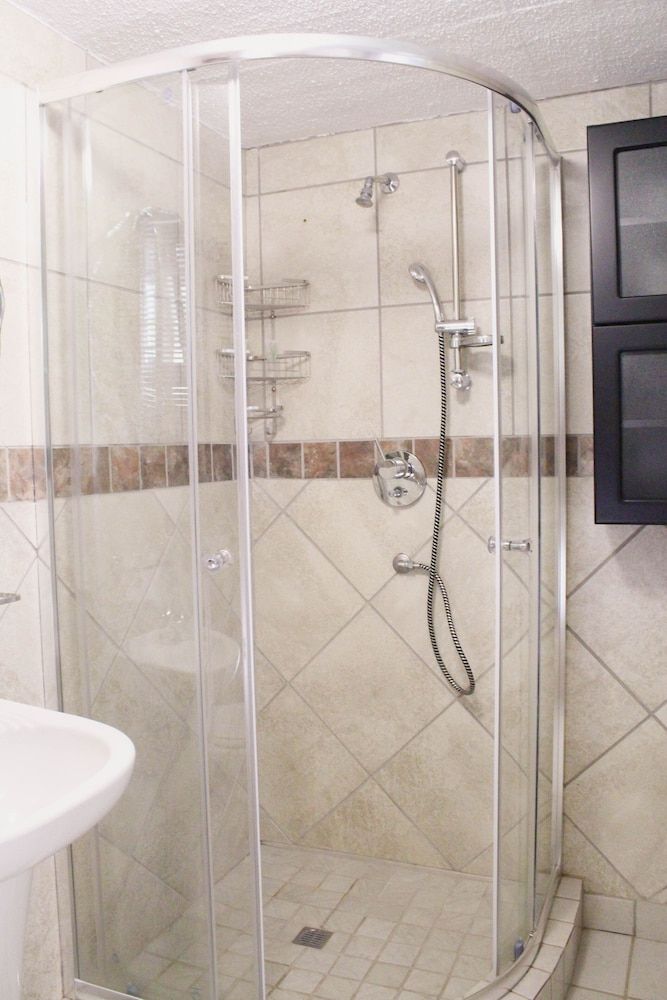 Vineyard on the Hill Guest House Self-Catering Family Room 9