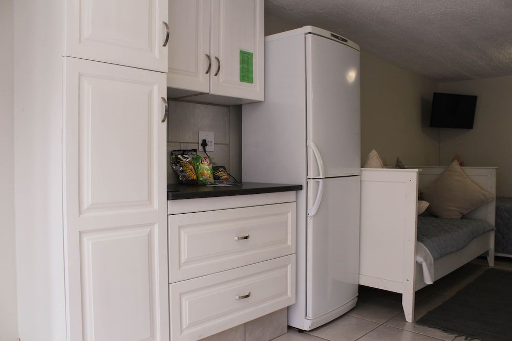 Vineyard on the Hill Guest House Self-Catering Family Room 10