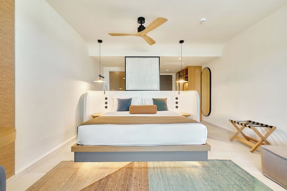 Pure Luxe Junior Suite Side Sea View