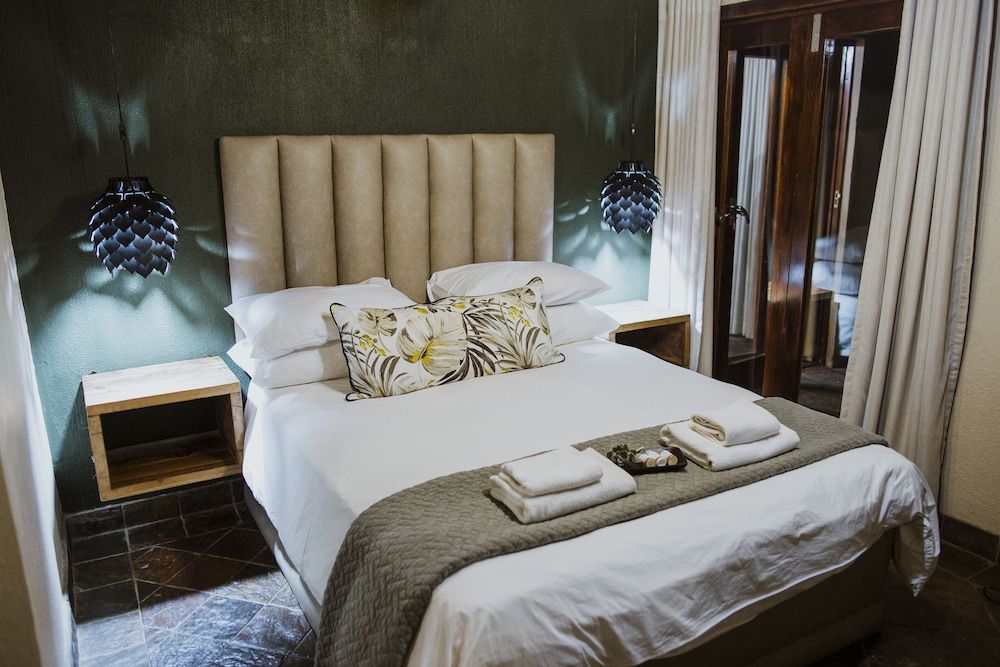 Bona Bona Game Lodge Safari House