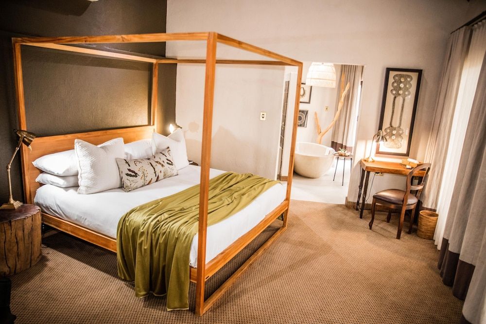Honeymoon Suite