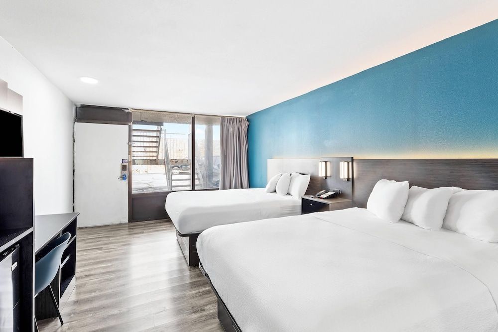 Rodeway Inn Standard Room, 2 Queen Beds, Non Smoking 3