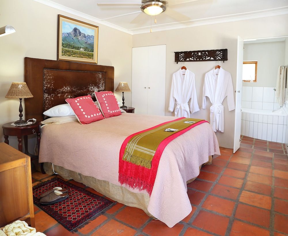 Skeiding Guest Farm Luxury Cottage, 1 Bedroom, Mountain View (Small cottage: Guineau Fowl)