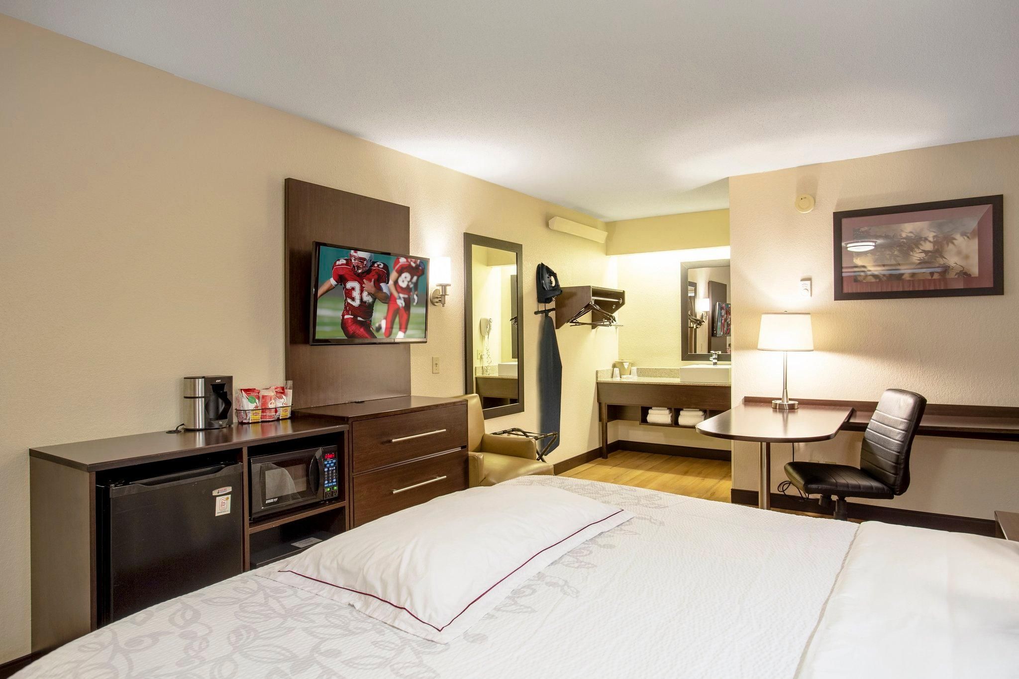 Premium King Smoke Free (Upgraded Bedding & Snack)