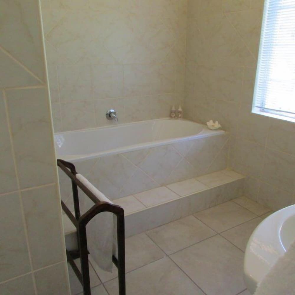 Bancroft B and B Comfort Double Room, 1 Bedroom (Upstairs Double Suite ) 3