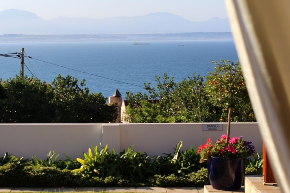 Aquamarine Guest House Luxury Double Room, Ocean View 6