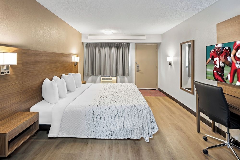 undefined Red Roof Inn PLUS+ Columbus-Ohio State University OSU 4