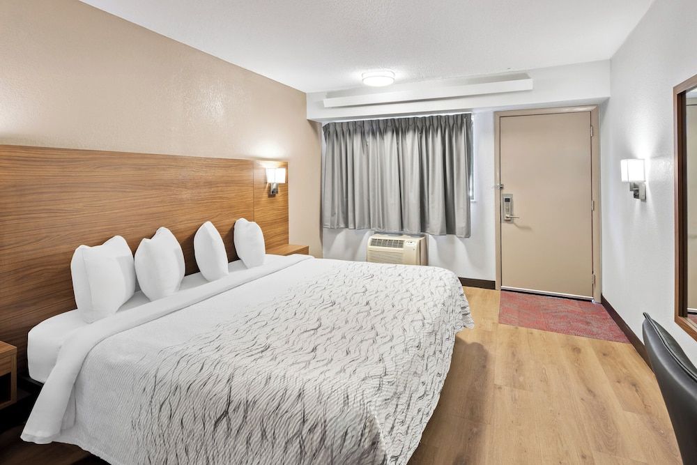 undefined Red Roof Inn PLUS+ Columbus-Ohio State University OSU 3