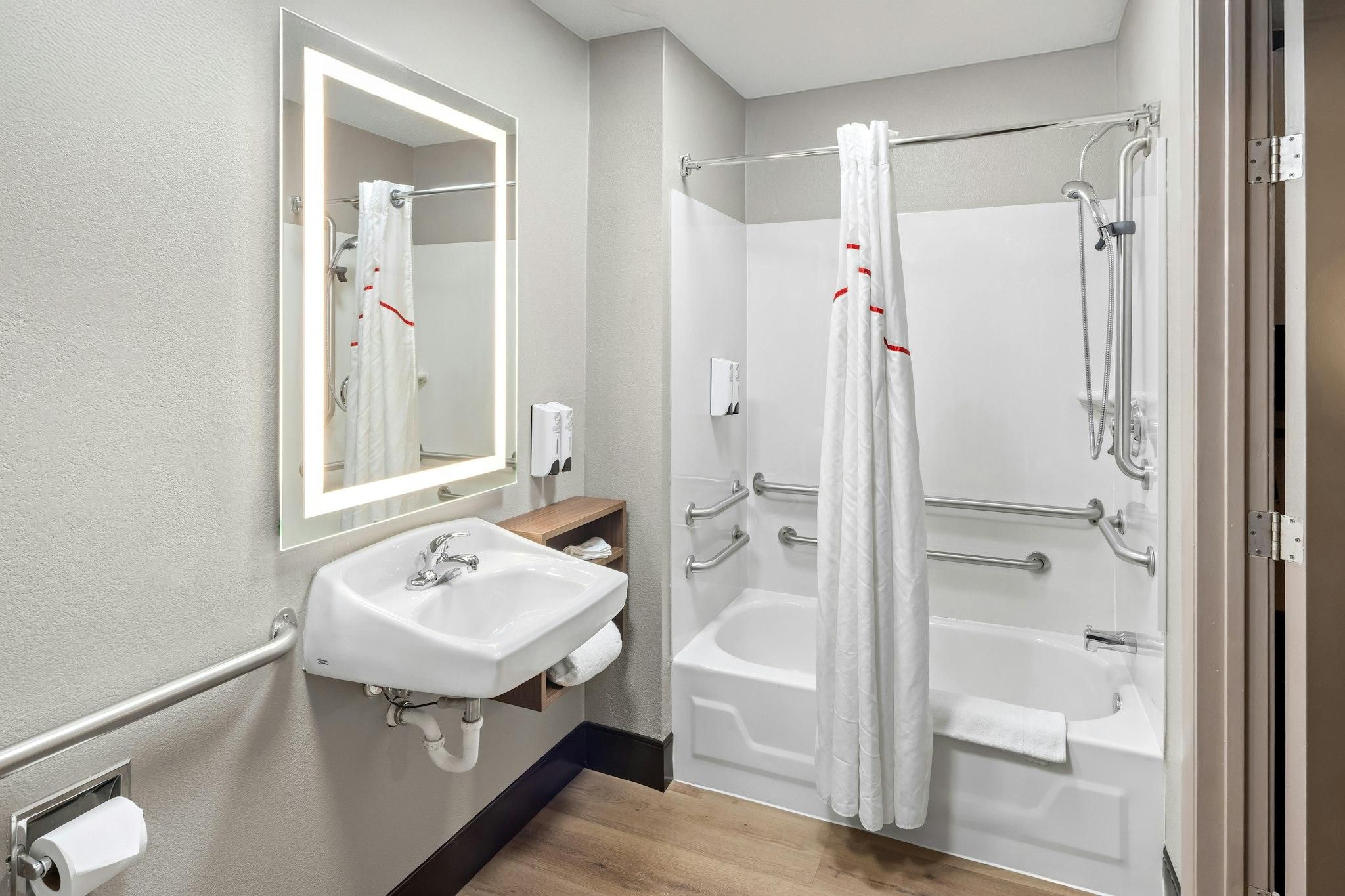 ADA Accessible Premium King Smoke Free (Upgraded Bedding & Snack)