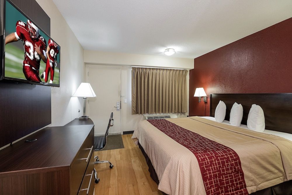 Deluxe Room, 1 King Bed, Smoking