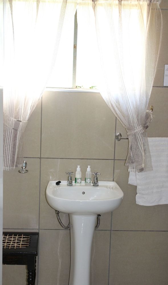 Ukarimu Guest House Topaz Room 2