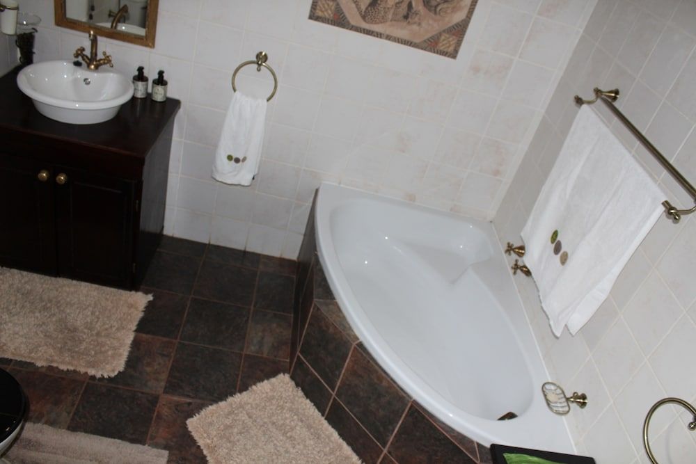 Ukarimu Guest House Honeymoon / Prime Executive 3