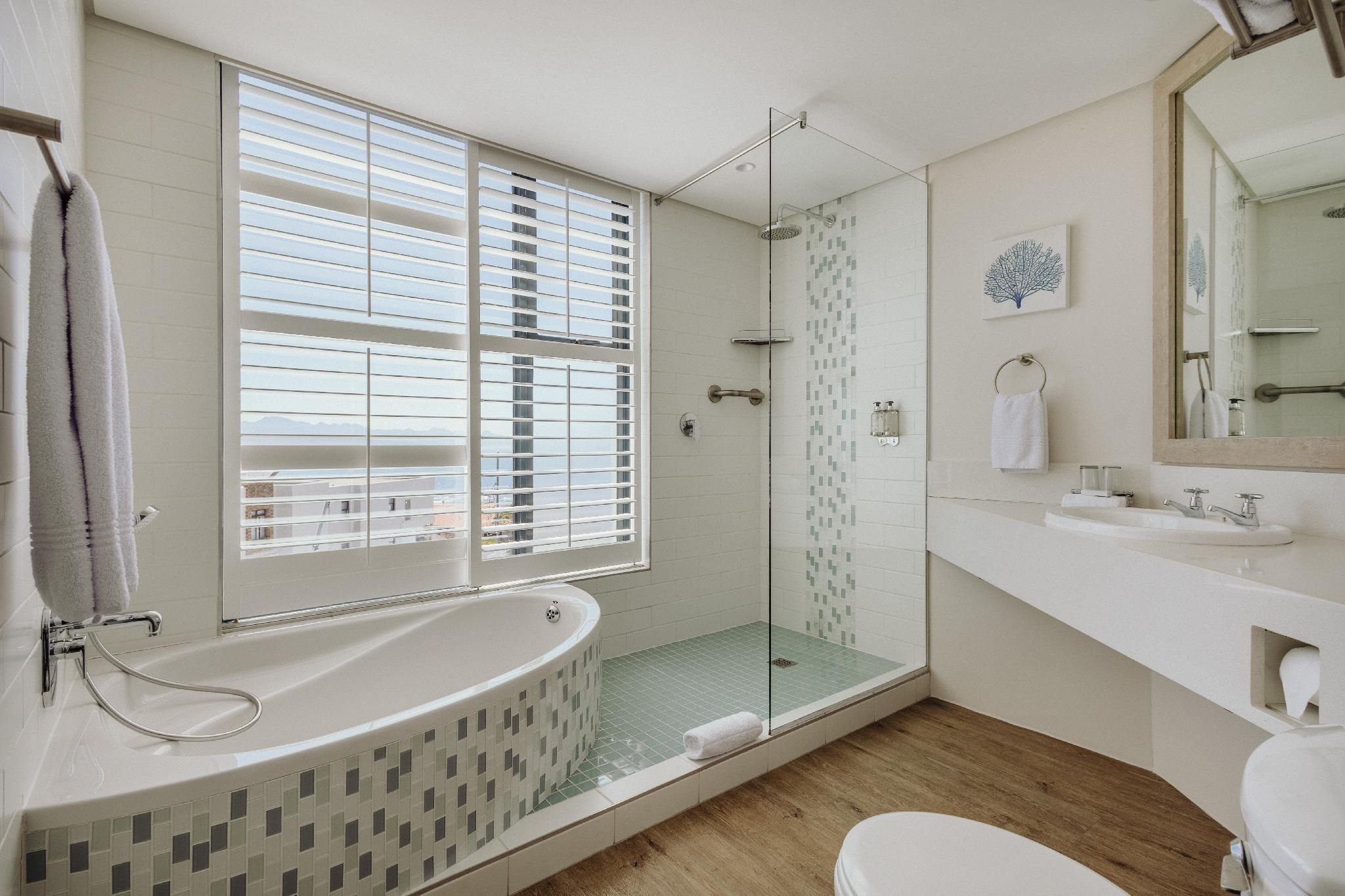 Luxury Honeymoon Suite