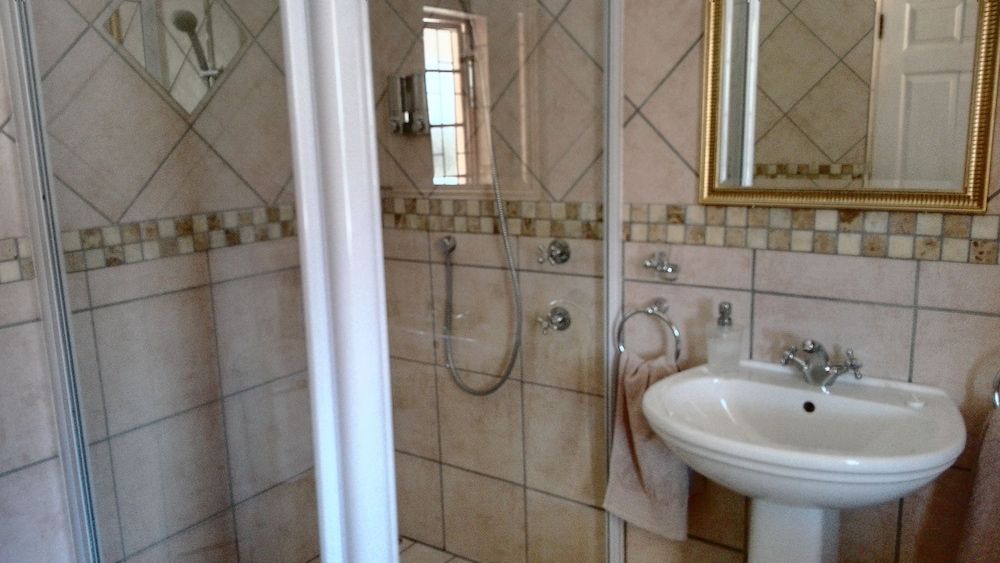 Saxe-Coburg Lodge Superior double room with garden view 4