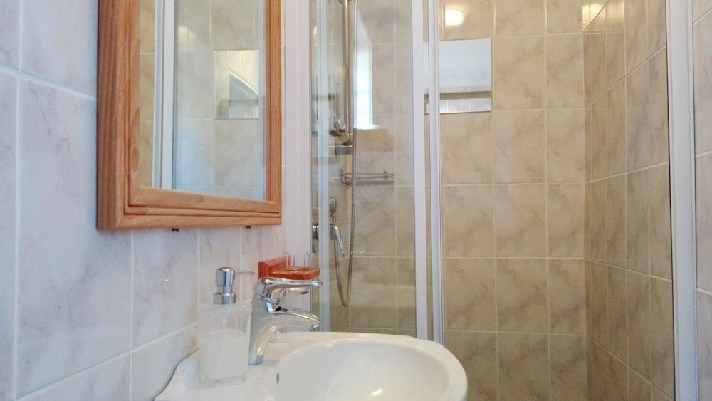 Saxe-Coburg Lodge Suite with garden view 3