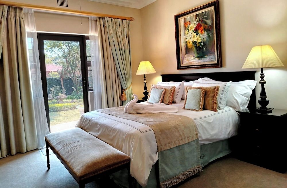 Room (2)