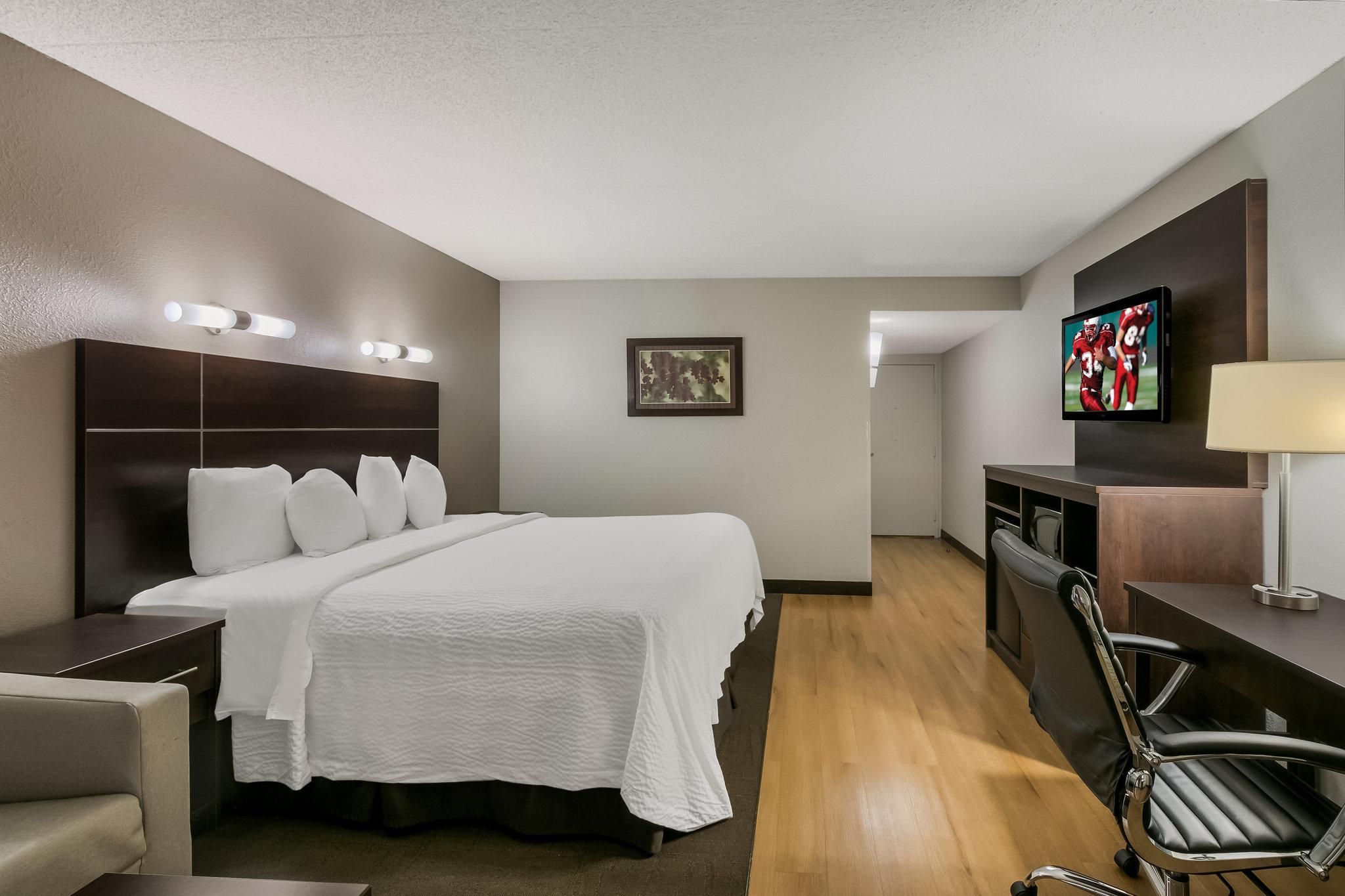 ADA Accessible Deluxe King with Sofa Bed Smoke Free