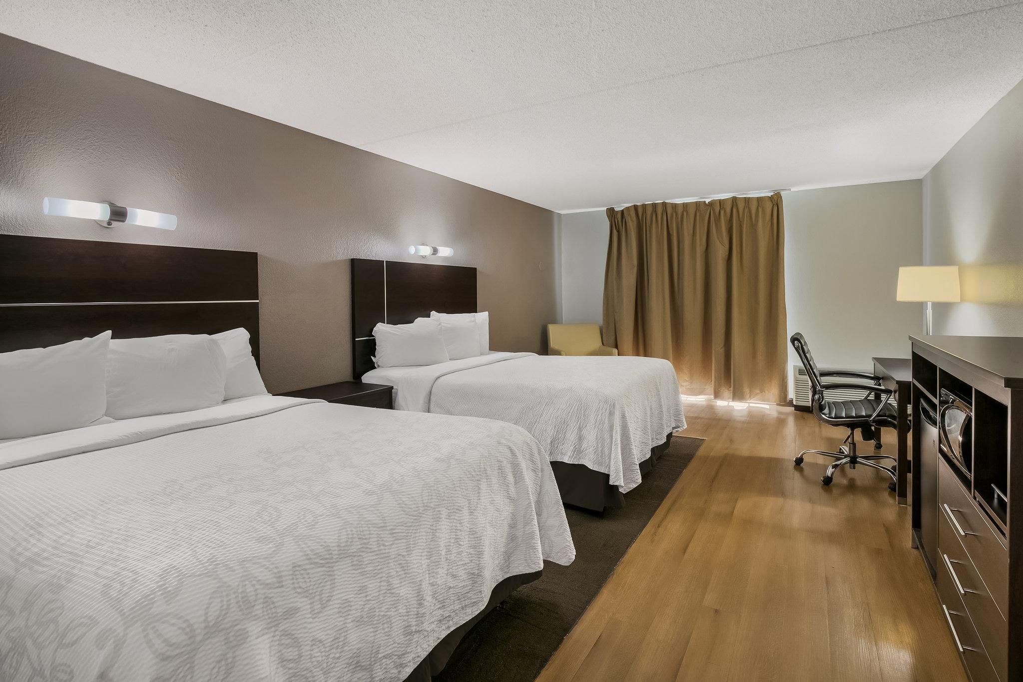 Premium 2 Queen Beds Smoke Free (Upgraded Bedding & Snack)