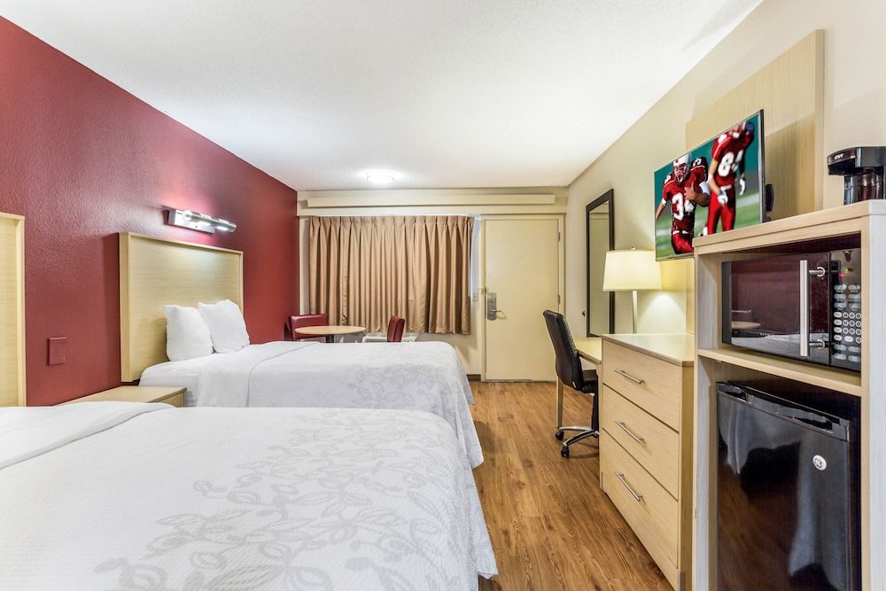 Red Roof Inn PLUS+ Nashville North - Goodlettsville Deluxe Room, 2 Double Beds (Smoke Free) 4