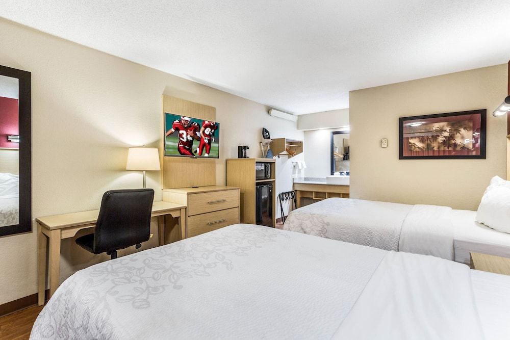 Red Roof Inn PLUS+ Nashville North - Goodlettsville Deluxe Room, 2 Double Beds (Smoke Free) 3
