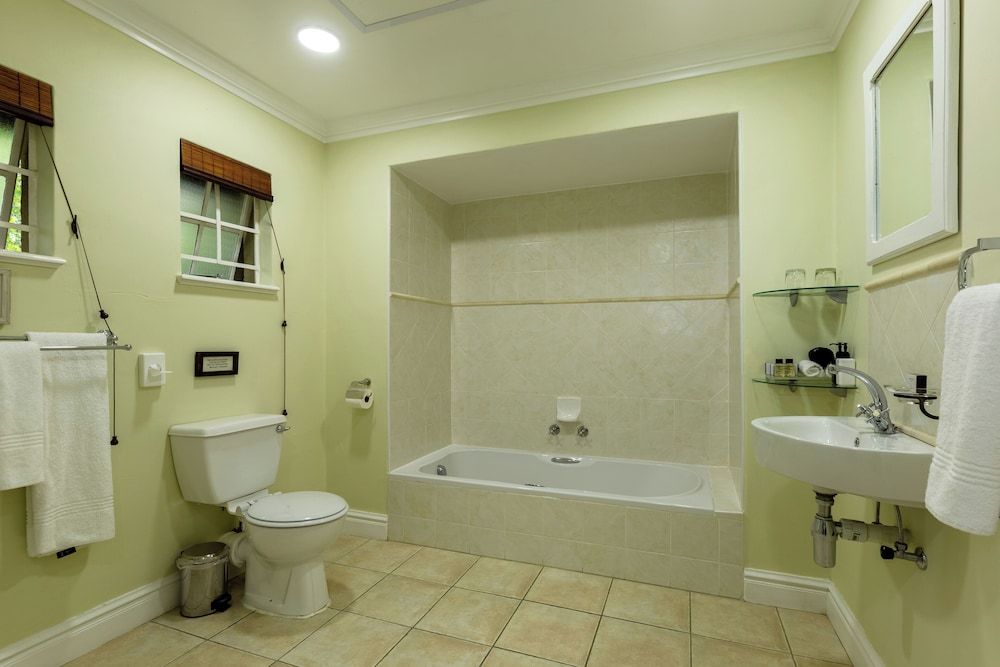 Moorcroft Manor Boutique Country Hotel Executive Suite 22