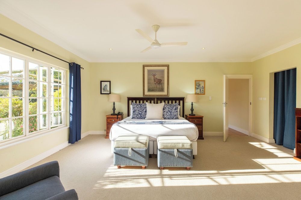 Moorcroft Manor Boutique Country Hotel Executive Suite 13