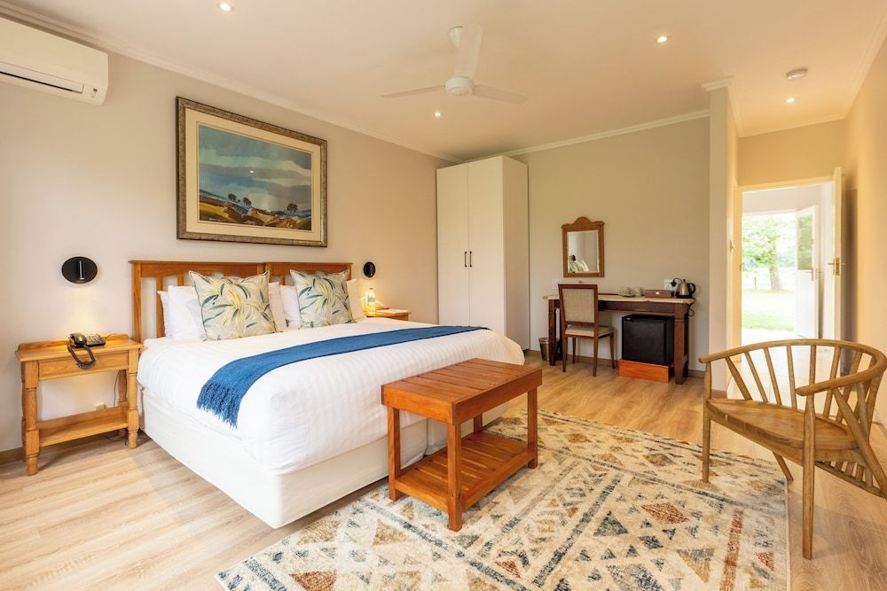 Moorcroft Manor Boutique Country Hotel Deluxe Double Room, 1 King Bed 43