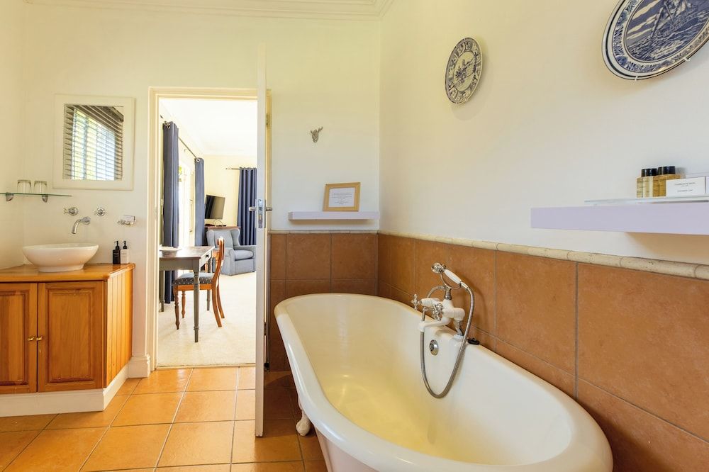 Moorcroft Manor Boutique Country Hotel Executive Suite 18