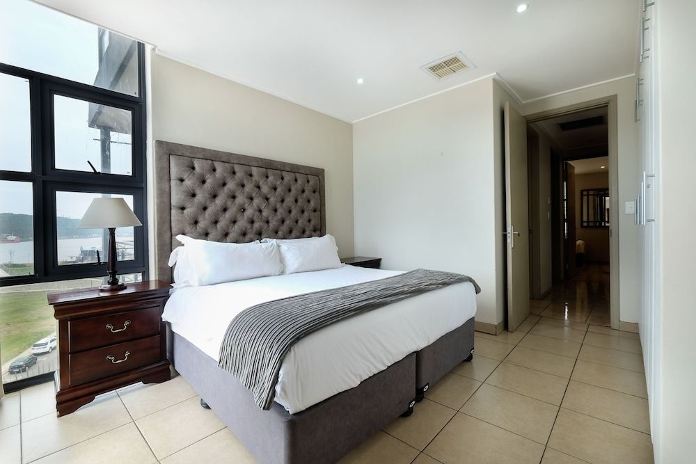 Point Waterfront Apartments Deluxe Apartment, 2 Bedrooms, Harbor View, Beachfront 3