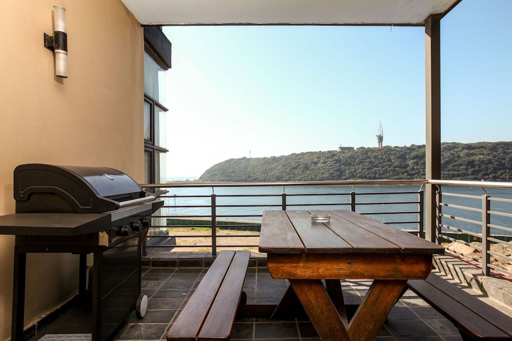 Point Waterfront Apartments Deluxe Apartment, 2 Bedrooms, Harbor View, Beachfront 8