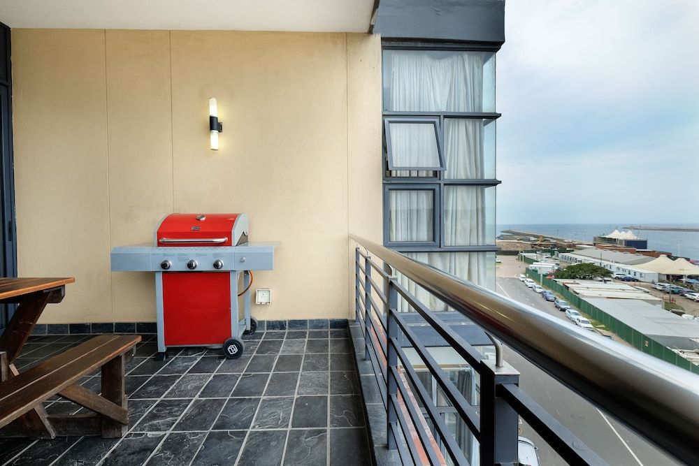 Point Waterfront Apartments Deluxe Apartment, 2 Bedrooms, Harbor View, Beachfront 6