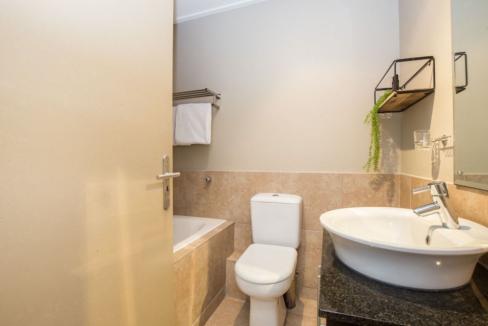 Point Waterfront Apartments Deluxe Apartment, 2 Bedrooms, Harbor View, Beachfront 13