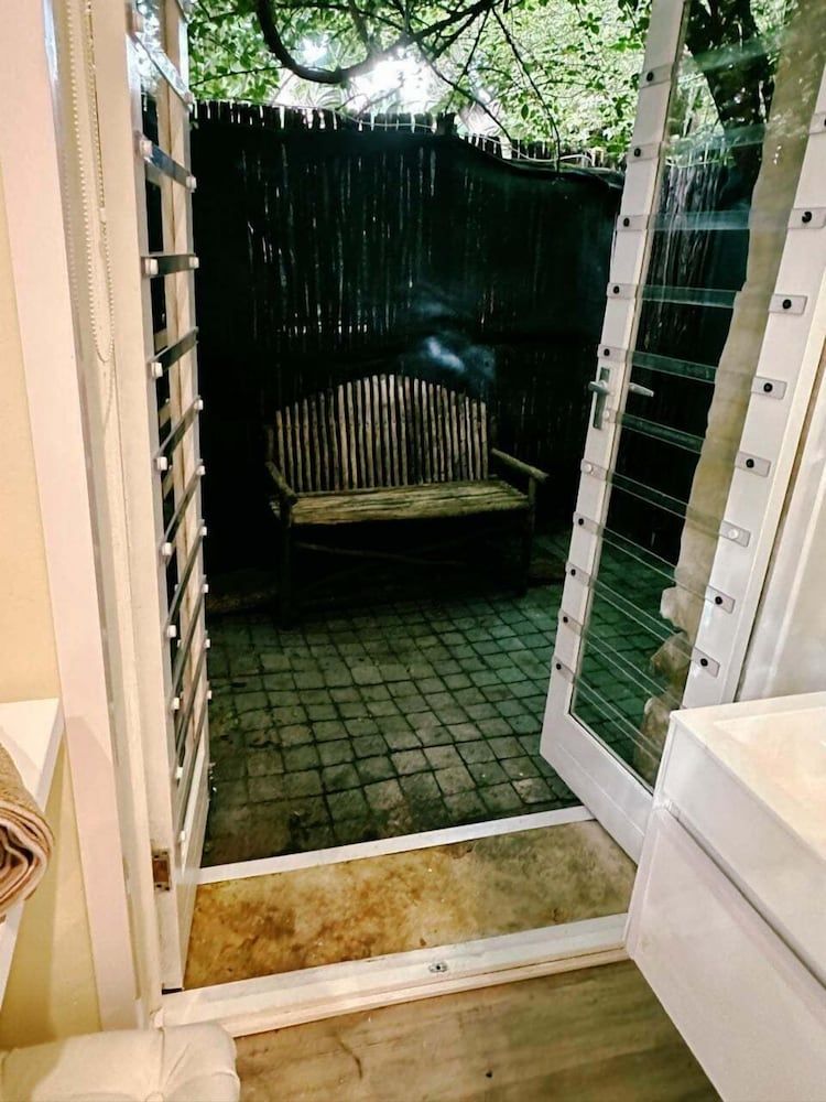 Ashby Manor Guest House Standard Twin Room 7