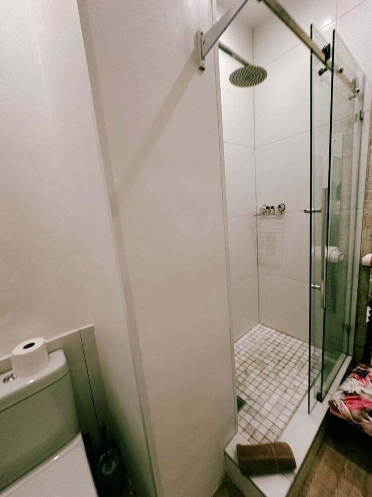 Ashby Manor Guest House Standard Twin Room 6