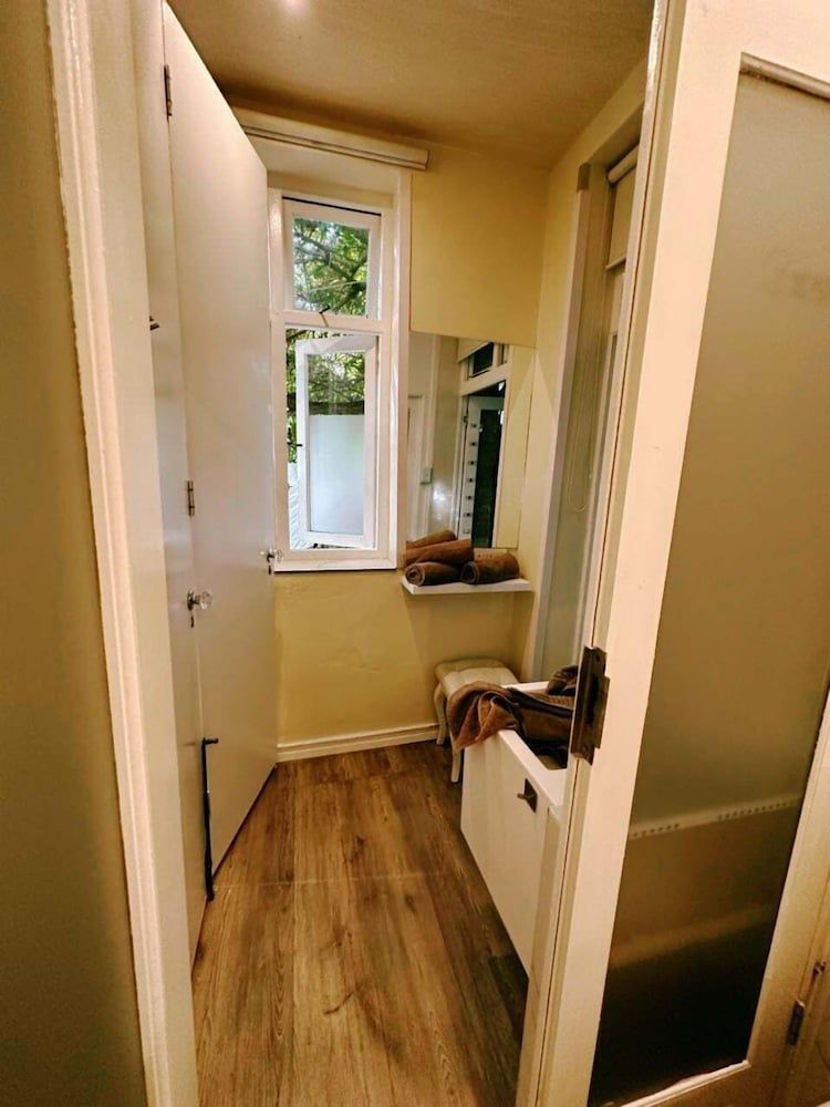 Ashby Manor Guest House Standard Twin Room 12