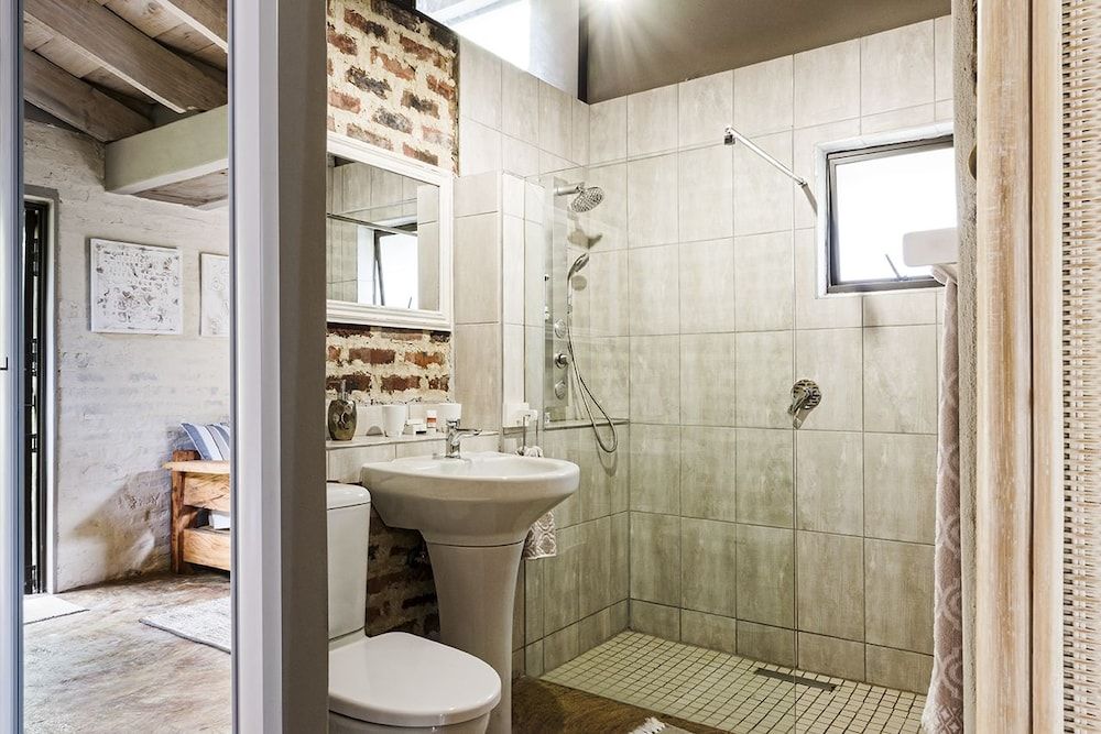 Glenda s Guest Suites Family Room, 1 Bedroom (Family / Group Rooms) 5