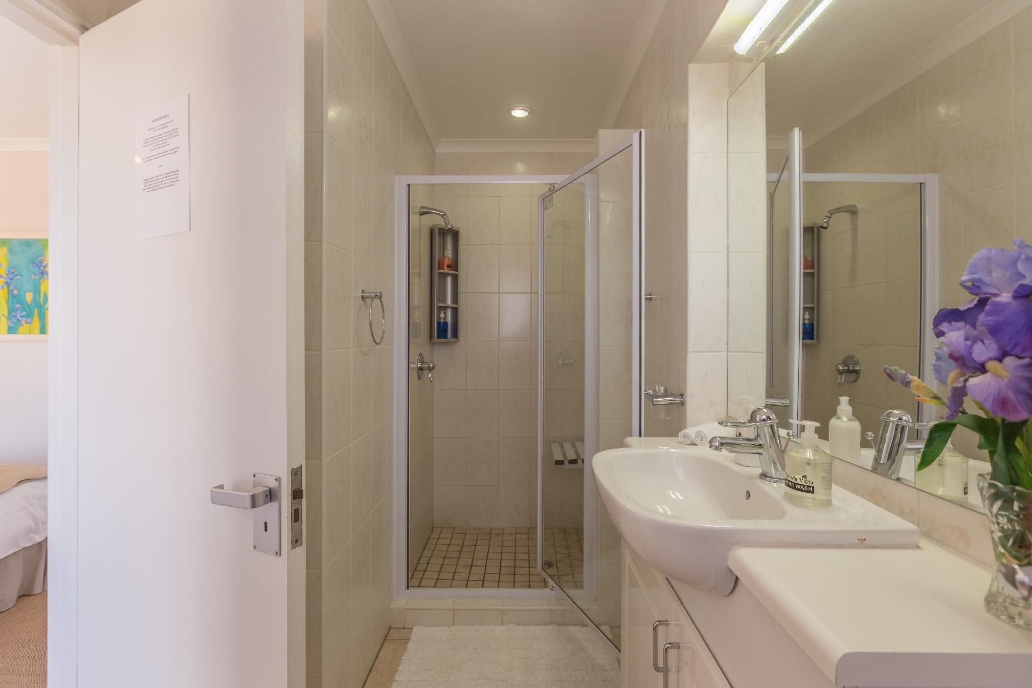 Thanda Vista B and B Double Room With Sea & Mountain Views 3