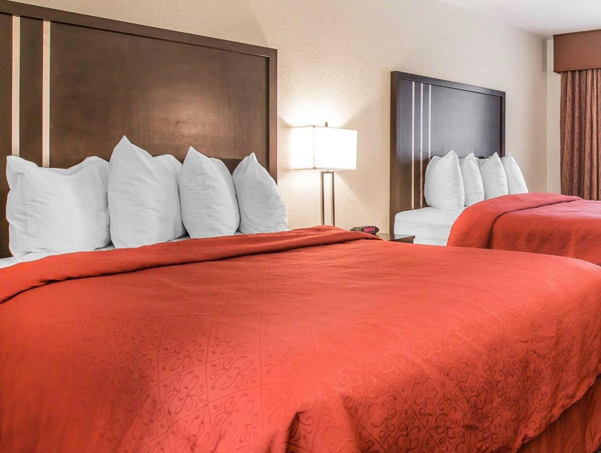 2 Queen Beds, Smoking
