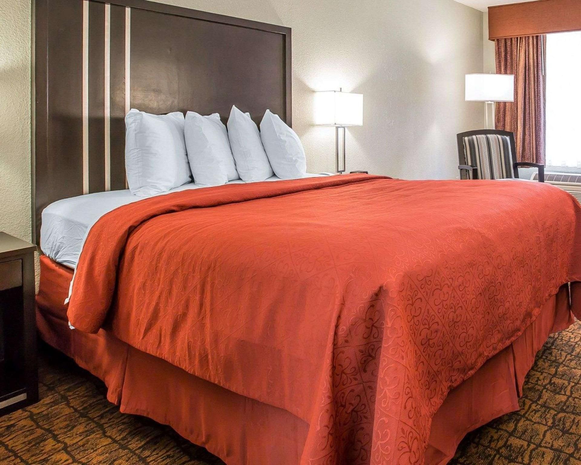 1 Queen Bed, Smoking